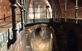 Cizinecký vstup pod Staroměstskou radnicí