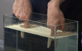 Povrchové napětí vody